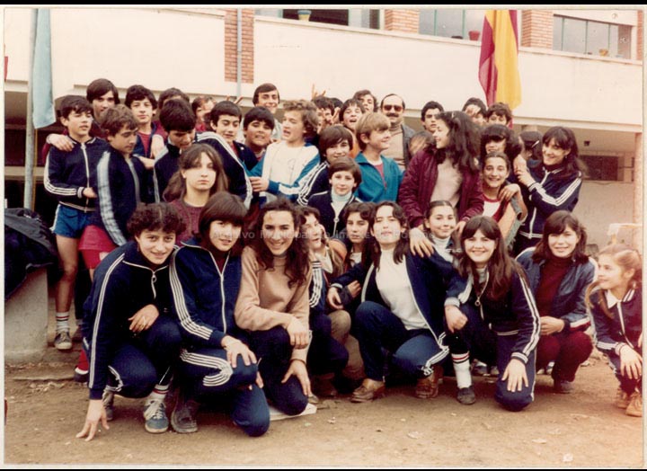 Alumnas e alumnos do Grupo Escolar de Torneiros nos II Xogos Escolares do Condado. / Autor descoñecido [1979-1980 (?)] / PROCEDENCIA: Cedida polo C.E.I.P. “Antonio Palalcios”