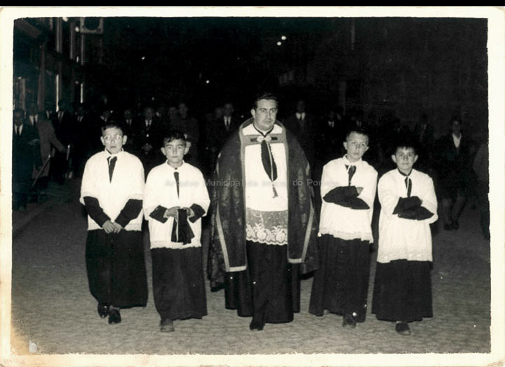 Procesión de Xoves Santo. / Foto Ramiro [1960-1962] / PROCEDENCIA: Recollida O Porriño. Album familiar de Mª Rita Iglesias Miniño
