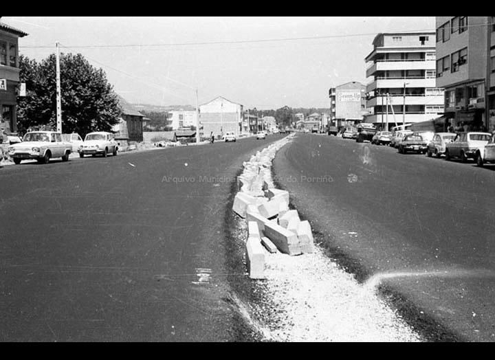 Obras de ensanchamento da Avenida de Galicia. / Foto Magno [1965 – 1975 (?)] / PROCEDENCIA: Arquivo Magno